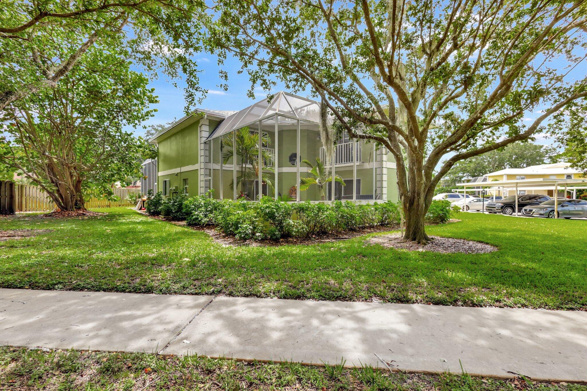 81 Southeast Beech Tree Lane Stuart, FL 34994 - Photo 31 of 35 Private Side Yard