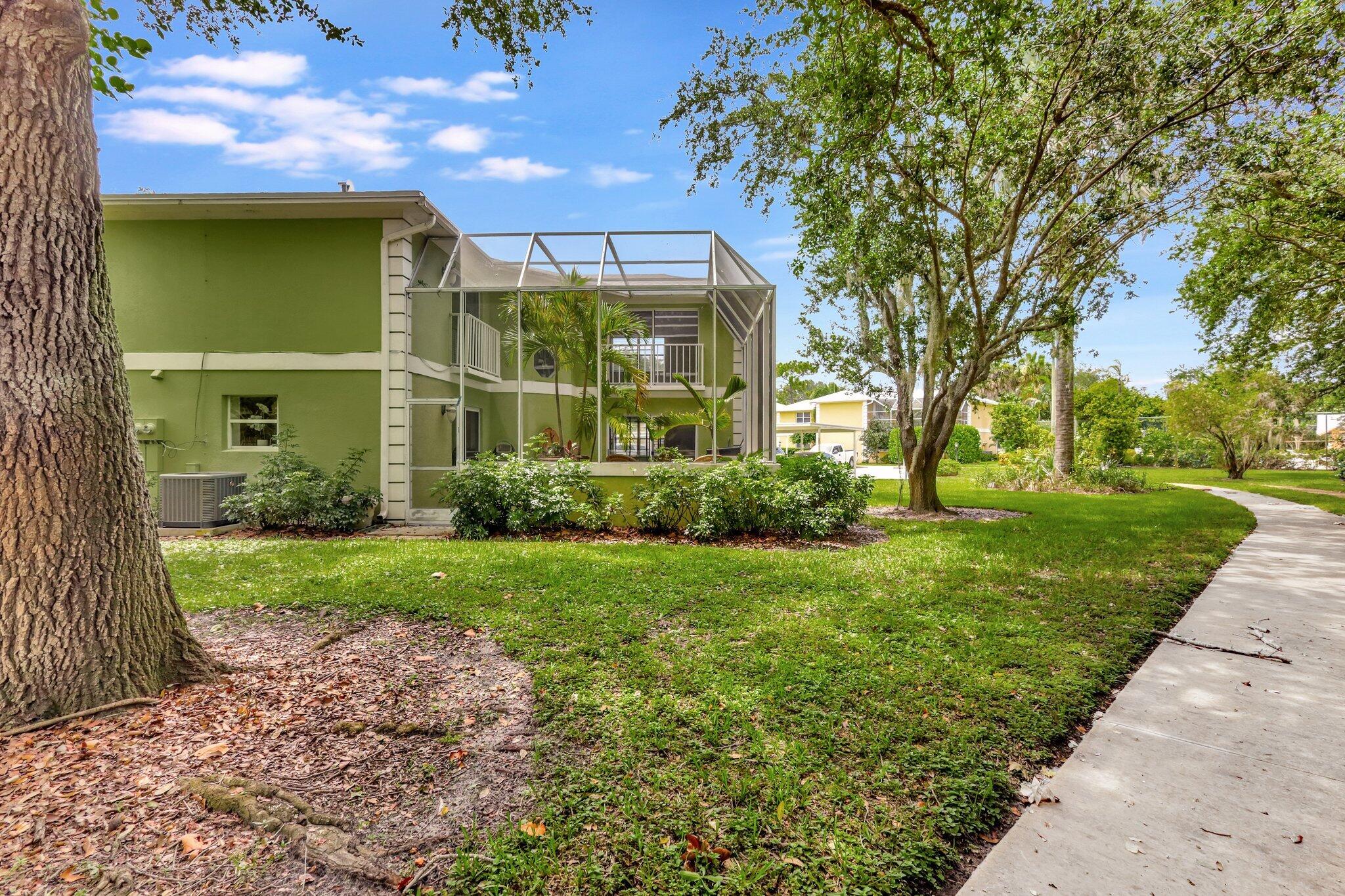 81 Southeast Beech Tree Lane Stuart, FL 34994 - Photo 32 of 35 Private Side Yard
