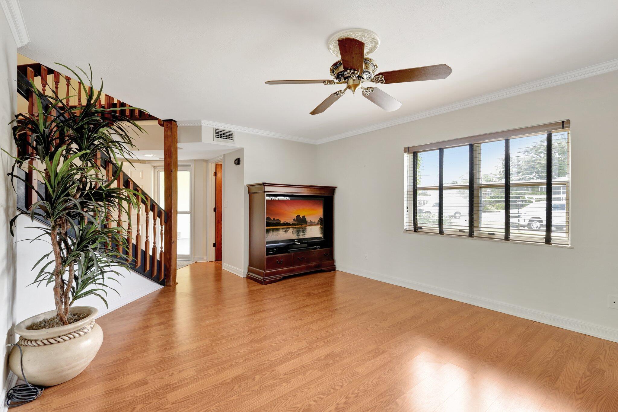 81 Southeast Beech Tree Lane Stuart, FL 34994 - Photo 9 of 35 Family/Living Room