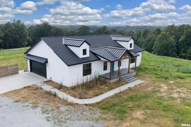 $574,999 | 9975 Highway 37, Goreville, IL 62939