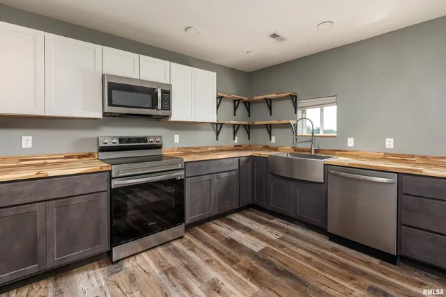 $574,999 | 9975 Highway 37, Goreville, IL 62939