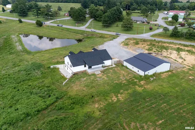 $574,999 | 9975 Highway 37, Goreville, IL 62939