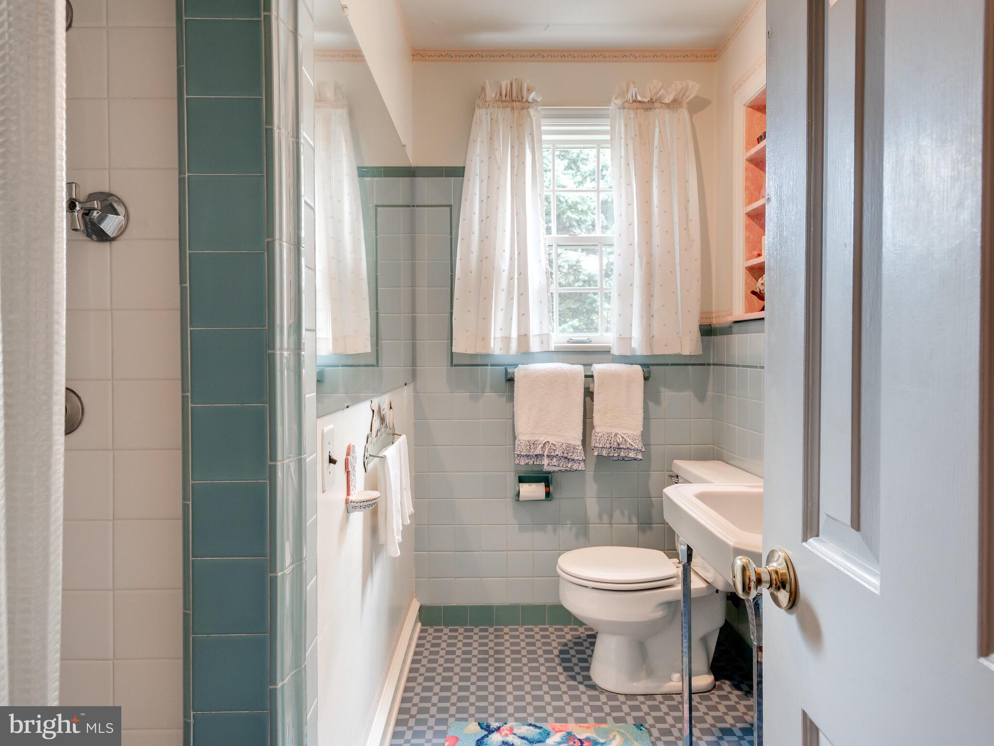 231 Dorset Road Devon, PA 19333 - Photo 19 of 27 2nd Bath