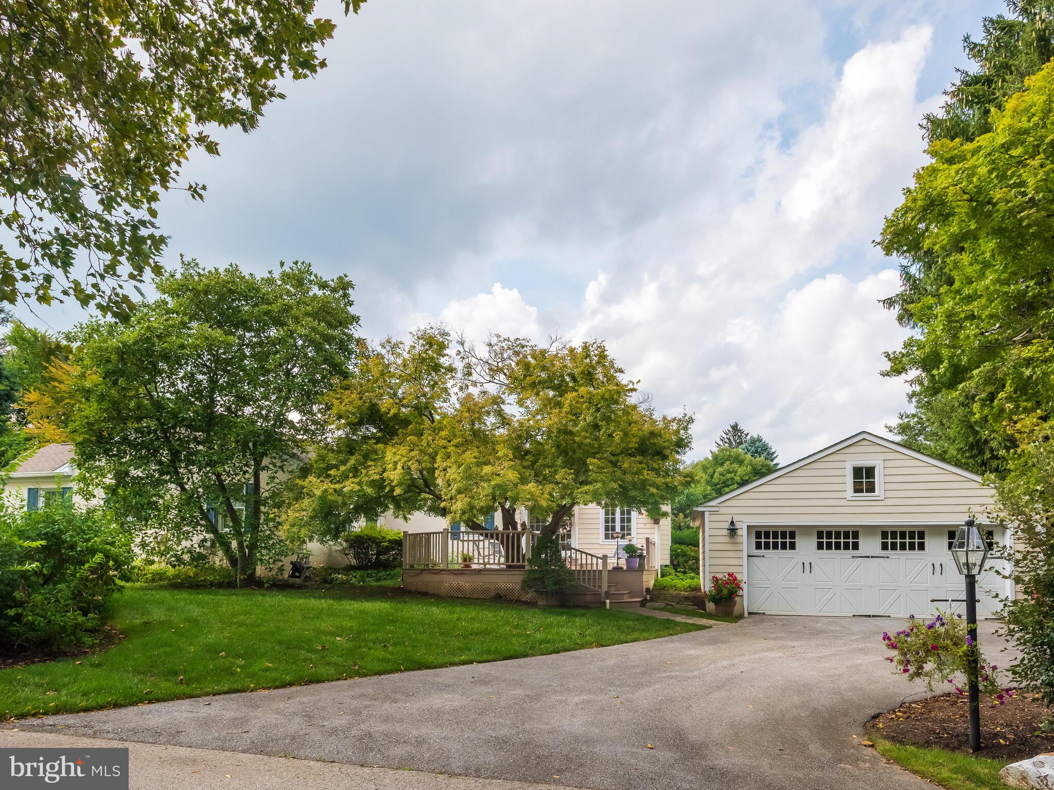 231 Dorset Road Devon, PA 19333 - Photo 4 of 27 Side