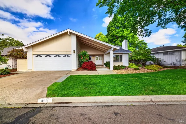 $879,000 | 329 Oak Leaf Circle, Santa Rosa, CA 95409