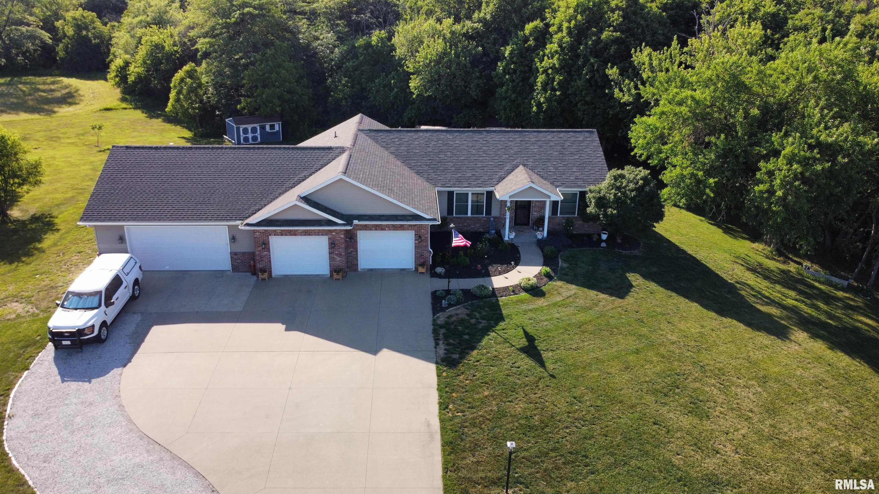 324 Casey Road Farmington, IL 61531 - Photo 2 of 8