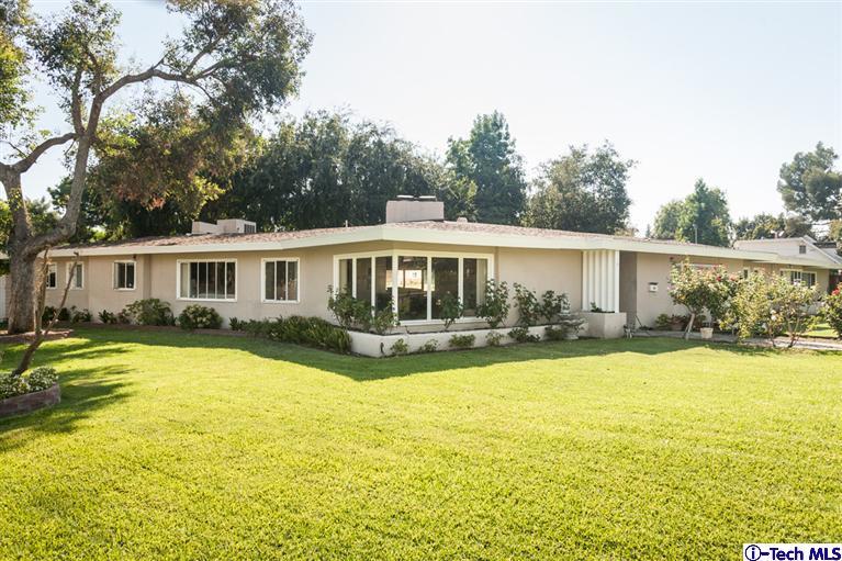 a front view of house with yard and swimming pool
