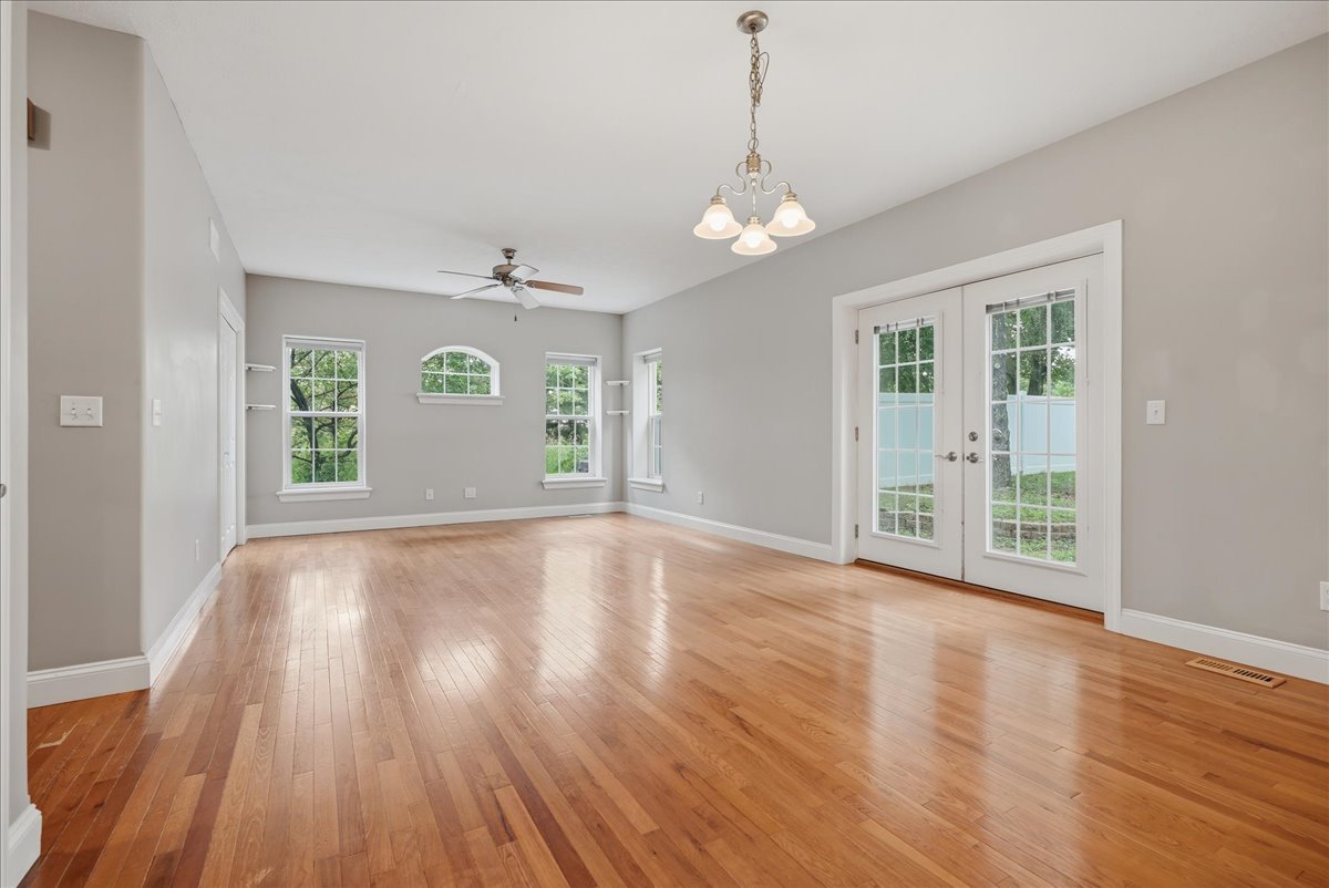 2202 Bloomingdale Road Bloomington, IL 61705 - Photo 8 of 44