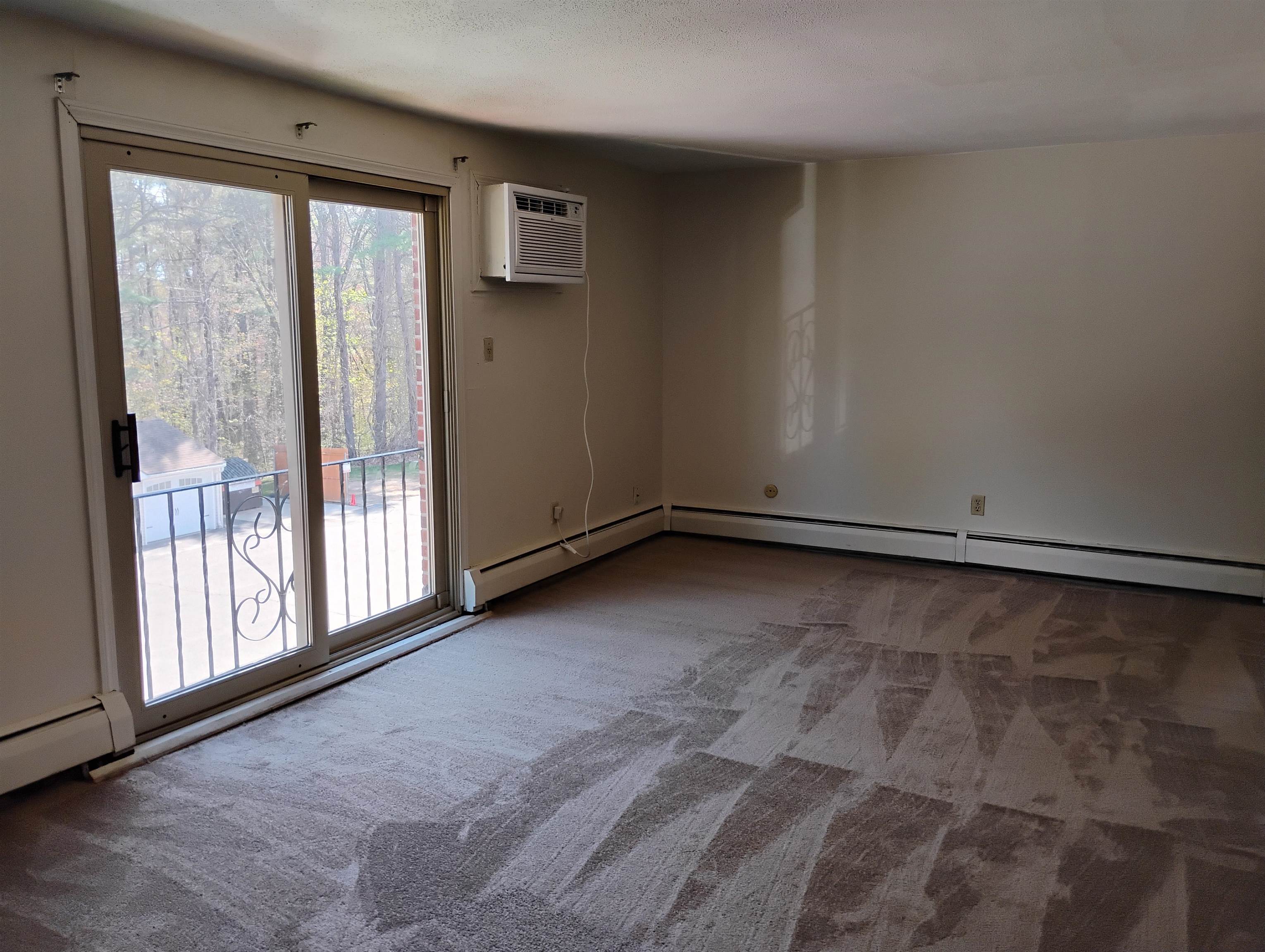133 English Village Road, Unit 303 Manchester, NH 03102 - Photo 3 of 14 Gallery Image 3