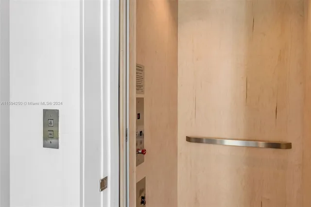 a view of entryway with furniture