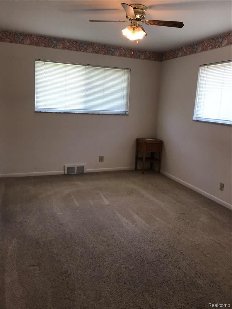 27241 Jean Road Warren, MI 48093 - Photo 9 of 16 IMG_5819.JPG