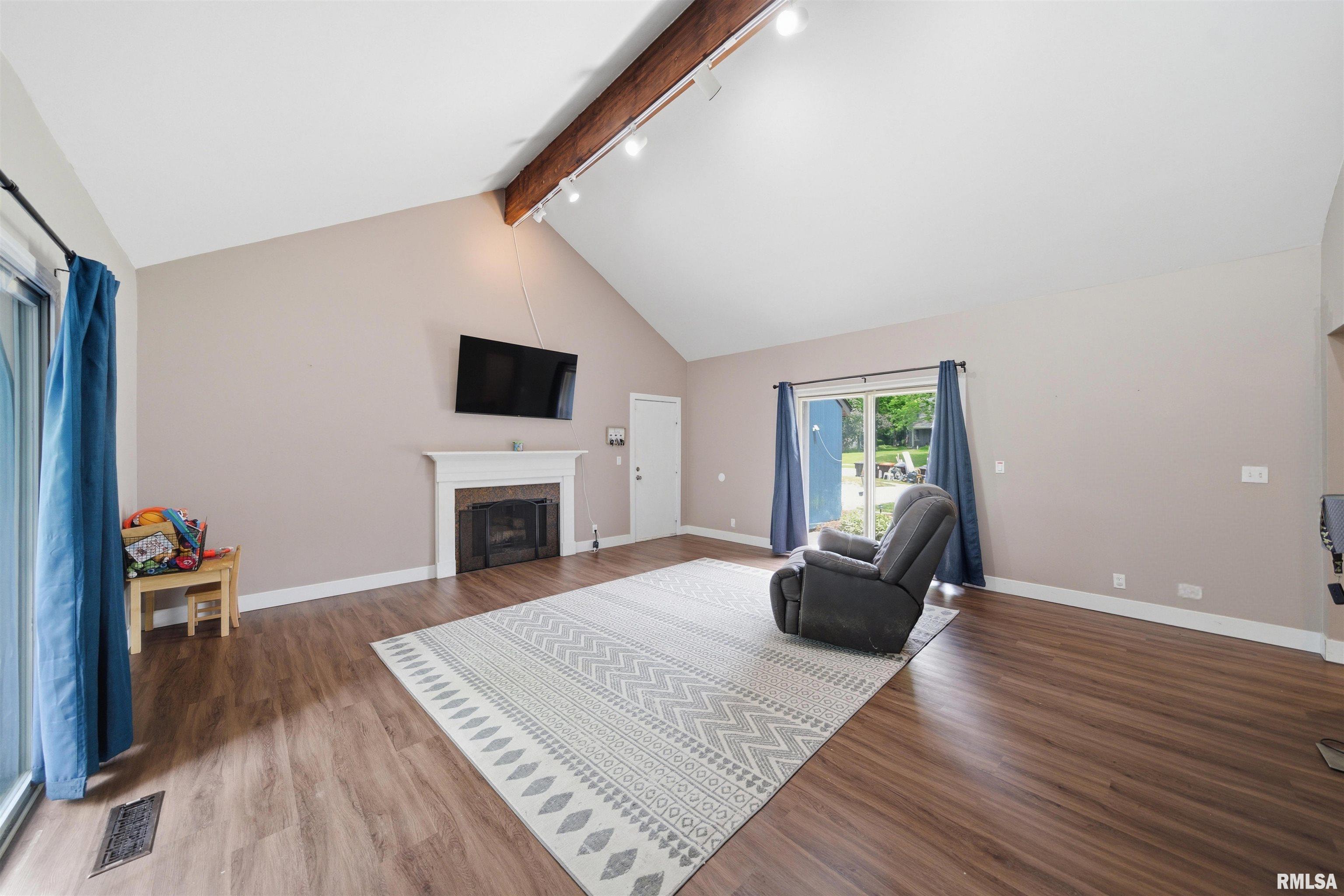 6229 North Post Oak Road Peoria, IL 61615 - Photo 7 of 56 Gallery Image 7