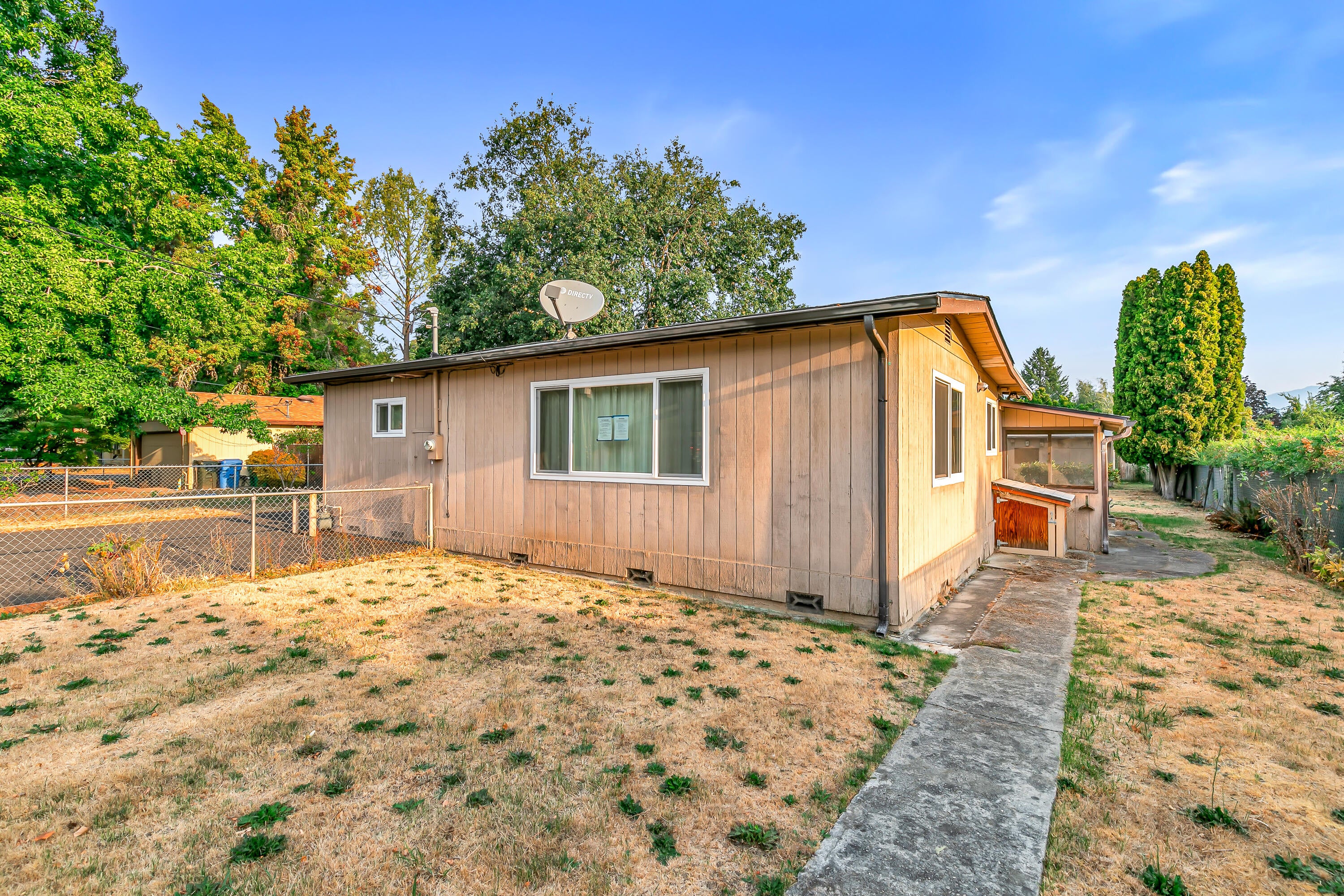 1048 West Harbeck Road Grants Pass, OR 97527 - Photo 4 of 28 9R9A6164