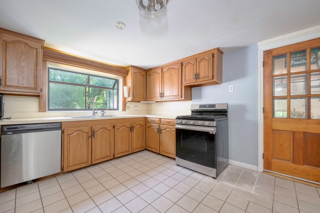 16 Rayfield Road Marshfield, MA 02050 - Photo 8 of 32 Gallery Image 8