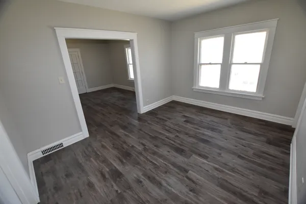 $1,450 | 545 Hammond Avenue, Unit 3, Aurora, IL 60506