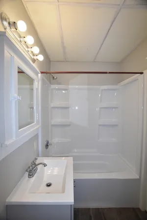 $1,450 | 545 Hammond Avenue, Unit 3, Aurora, IL 60506