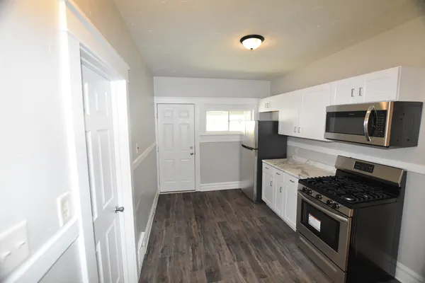 $1,450 | 545 Hammond Avenue, Unit 3, Aurora, IL 60506