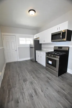 $1,450 | 545 Hammond Avenue, Unit 3, Aurora, IL 60506