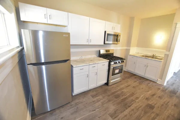 $1,450 | 545 Hammond Avenue, Unit 3, Aurora, IL 60506