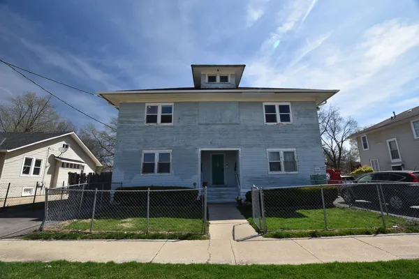 $1,450 | 545 Hammond Avenue, Unit 3, Aurora, IL 60506