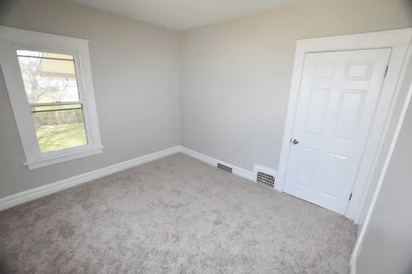 $1,450 | 545 Hammond Avenue, Unit 3, Aurora, IL 60506