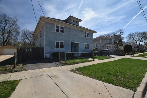 $1,450 | 545 Hammond Avenue, Unit 3, Aurora, IL 60506