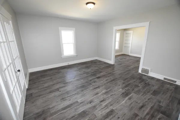 $1,450 | 545 Hammond Avenue, Unit 3, Aurora, IL 60506