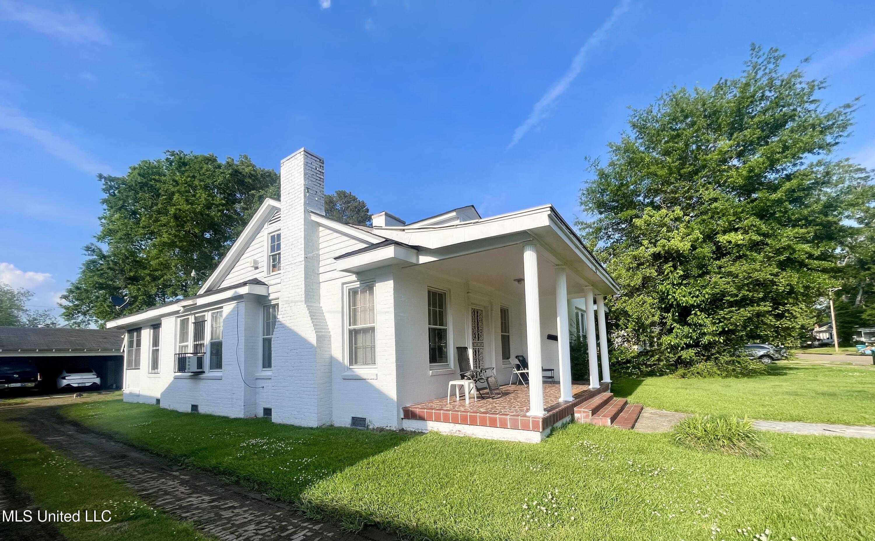 58 Snider Street Grenada, MS 38901 - Photo 2 of 17 B2A26432-B463-40BE-BA96-181347B108CC