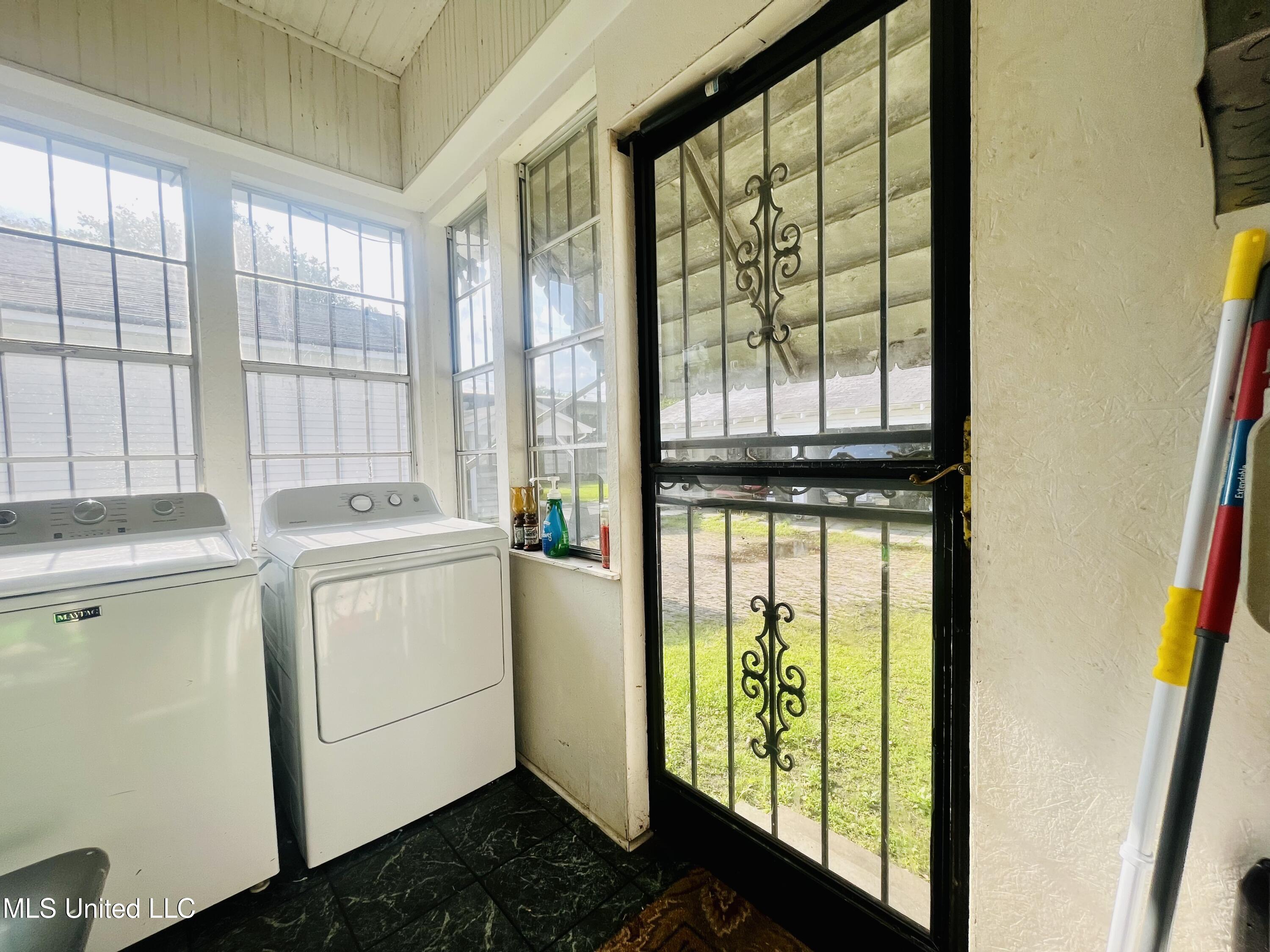 58 Snider Street Grenada, MS 38901 - Photo 4 of 17 69EDC1AB-A3F1-42B4-9DC9-F27F337EED0B