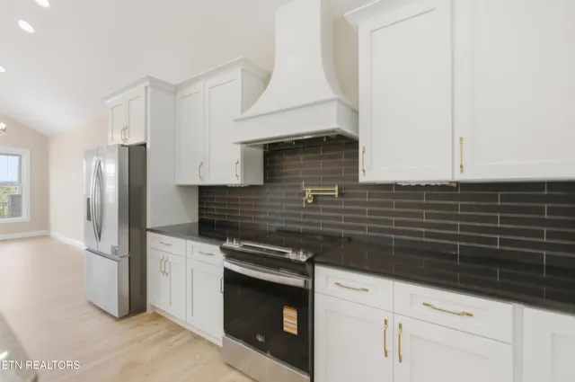 $699,000 | 135 Jade Lane, New Tazewell, TN 37825