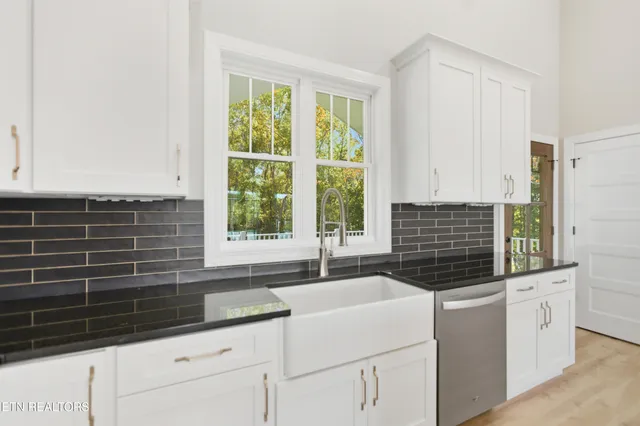 $699,000 | 135 Jade Lane, New Tazewell, TN 37825