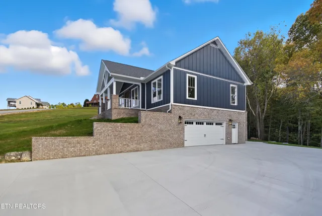 $699,000 | 135 Jade Lane, New Tazewell, TN 37825