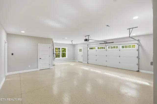 $699,000 | 135 Jade Lane, New Tazewell, TN 37825