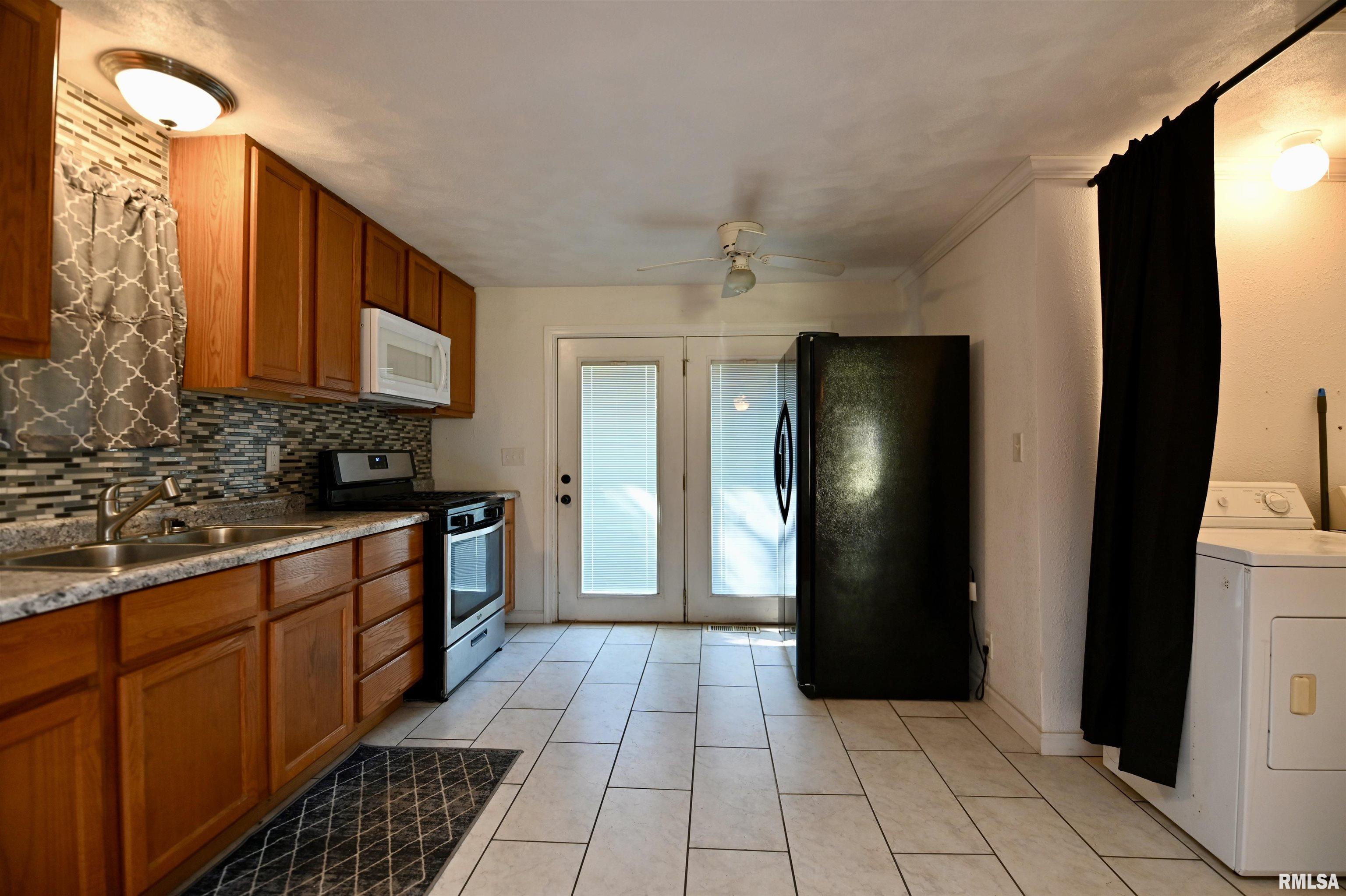 809 Meadow Lane Manito, IL 61546 - Photo 17 of 22 Gallery Image 17