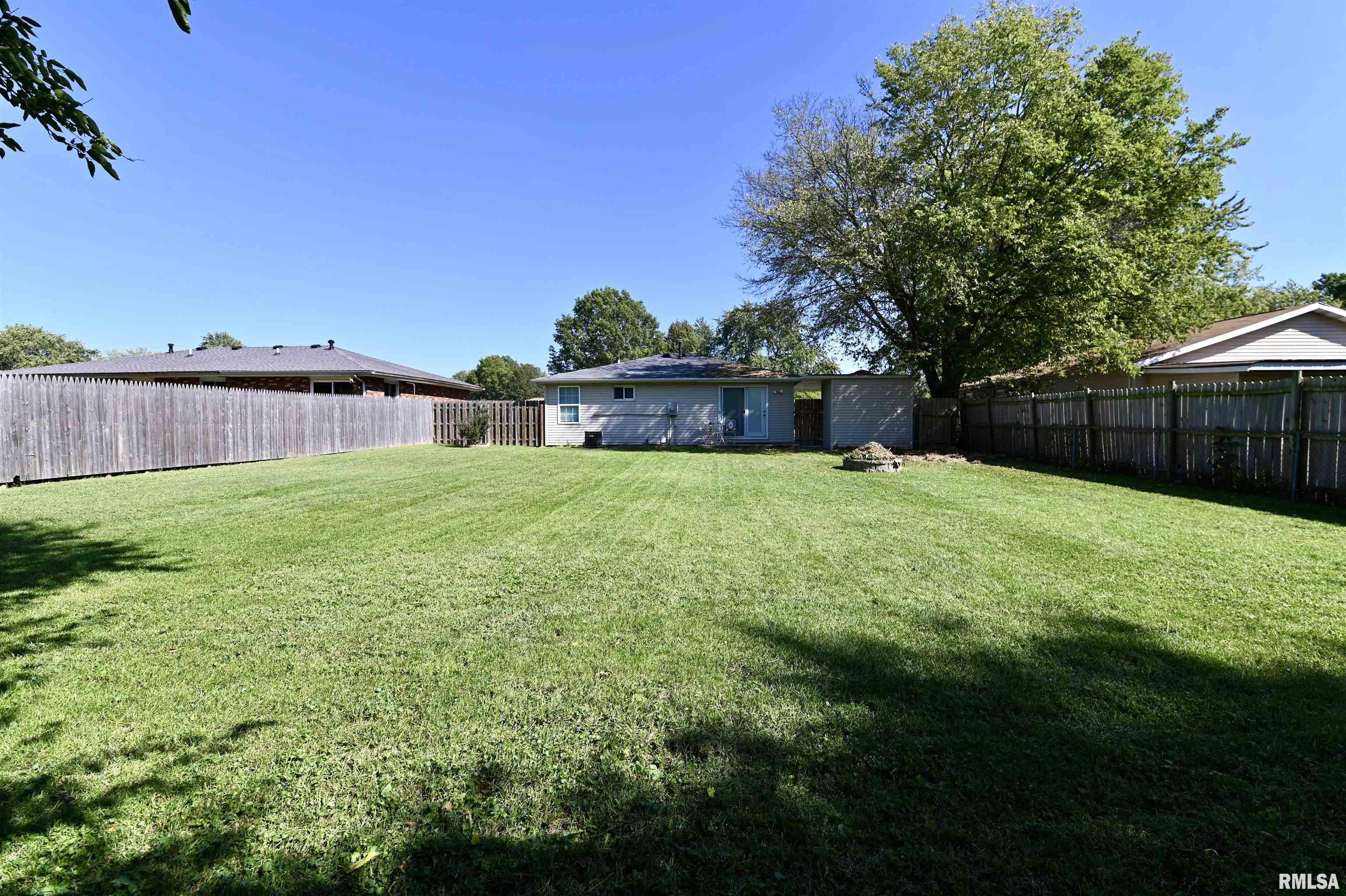 809 Meadow Lane Manito, IL 61546 - Photo 3 of 22 Gallery Image 3