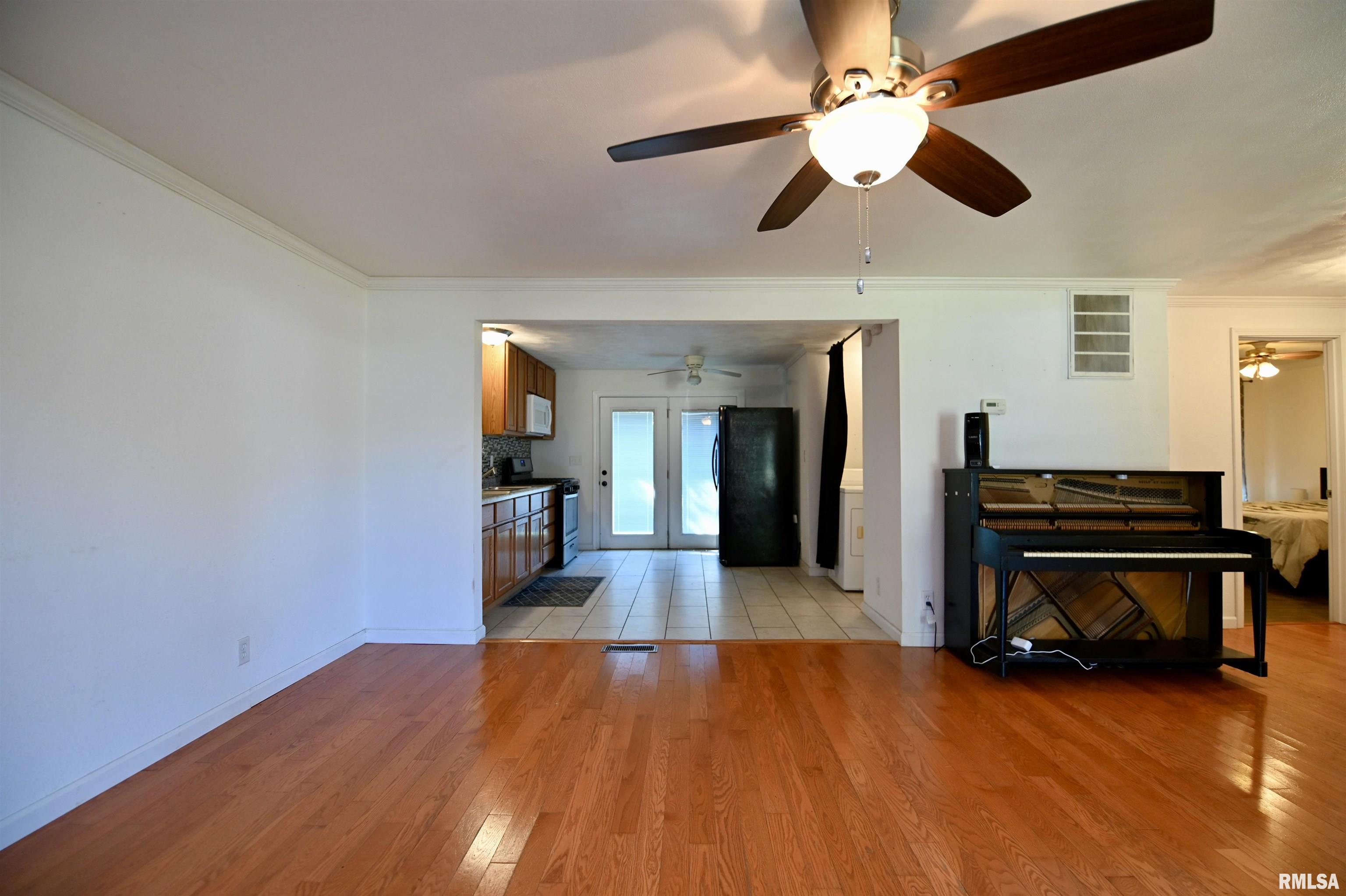809 Meadow Lane Manito, IL 61546 - Photo 7 of 22 Gallery Image 7