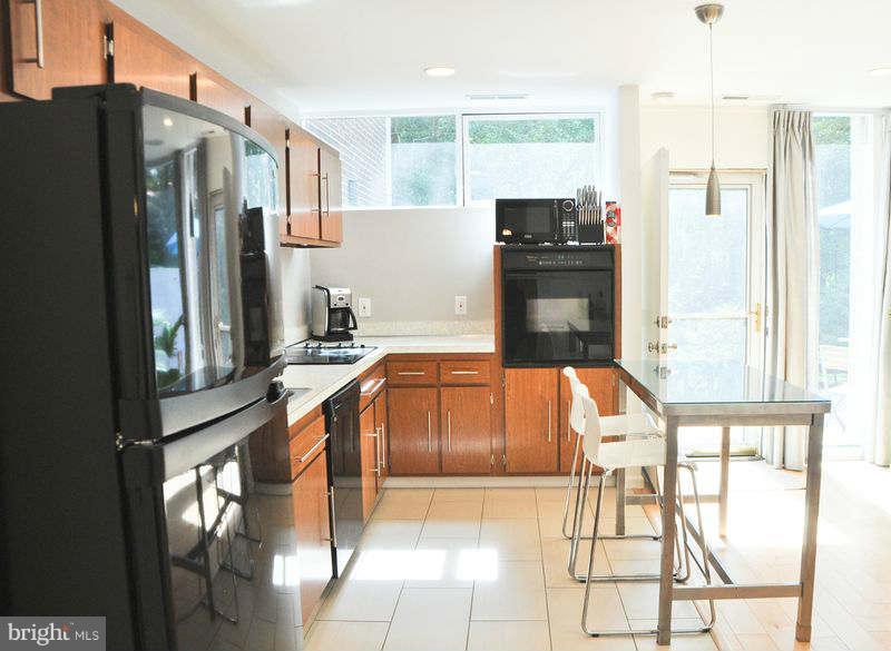 11511 Maple Ridge Road Reston, VA 20190 - Photo 6 of 25 Kitchen