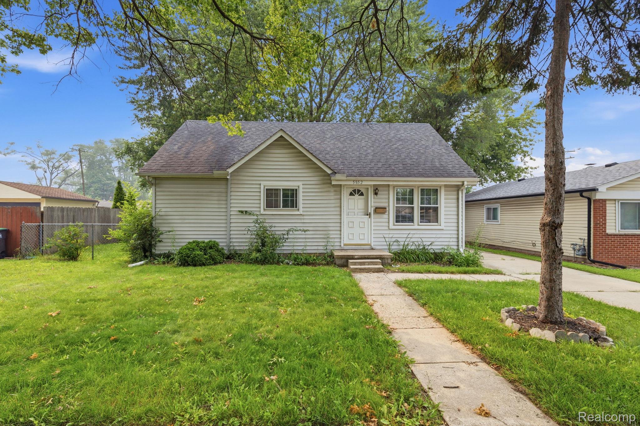5852 Beech Daly Road Taylor, MI 48180 - Photo 2 of 29 Single-story residence featuring light-colored siding and a dark shingled roof