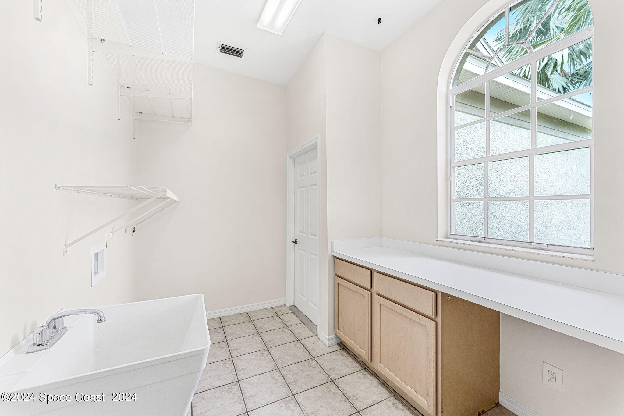4140 Windover Way Melbourne, FL 32934 - Photo 30 of 53 a bathroom with a tub sink and mirror