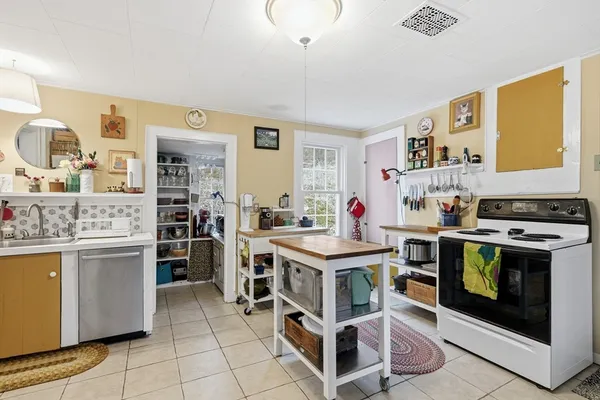 $329,000 | 118 North Leverett Road, Leverett, MA 01054