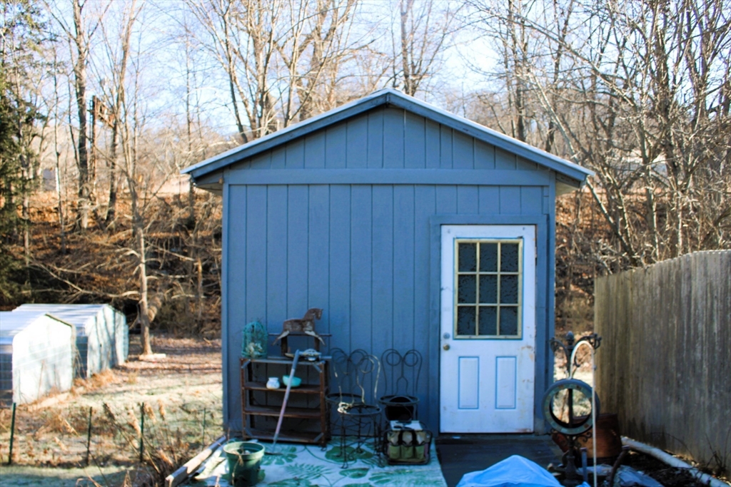 73 Washington Street Greenfield, MA 01301 - Photo 4 of 10