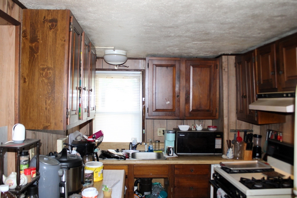 73 Washington Street Greenfield, MA 01301 - Photo 6 of 10