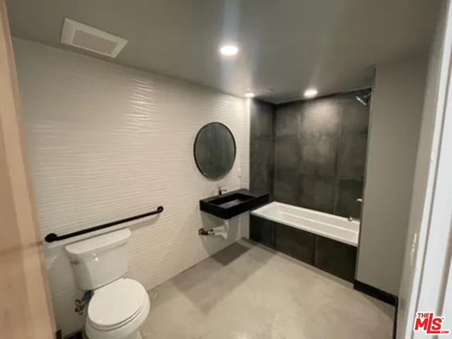 $4,500 | 10867 Fruitland Drive, Unit 501, Studio City, CA 91604