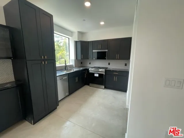 $4,500 | 10867 Fruitland Drive, Unit 501, Studio City, CA 91604