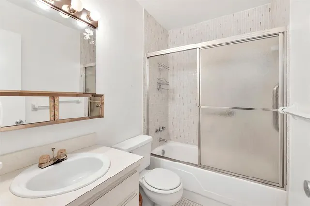 $129,500 | 5300 Washington Street, Unit D206, Hollywood, FL 33021