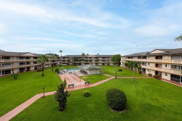 $129,500 | 5300 Washington Street, Unit D206, Hollywood, FL 33021