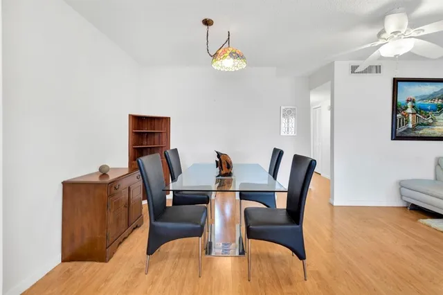 $129,500 | 5300 Washington Street, Unit D206, Hollywood, FL 33021