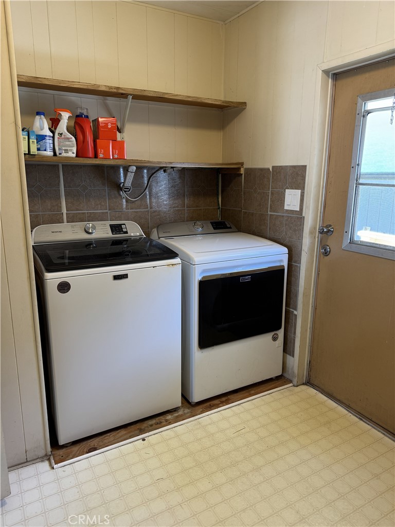 3700 Olds Road, Unit 38 Oxnard, CA 93033 - Photo 15 of 27 Laundry room.