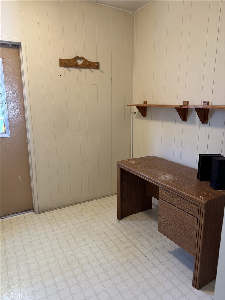 3700 Olds Road, Unit 38 Oxnard, CA 93033 - Photo 16 of 27 Desk Area in Laundry room.