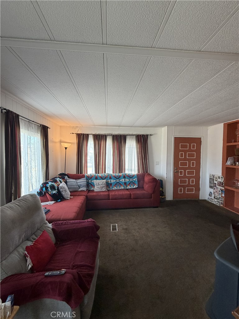 3700 Olds Road, Unit 38 Oxnard, CA 93033 - Photo 6 of 26 Living room area.